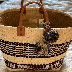 Adorable Mar Y Sol beach tote